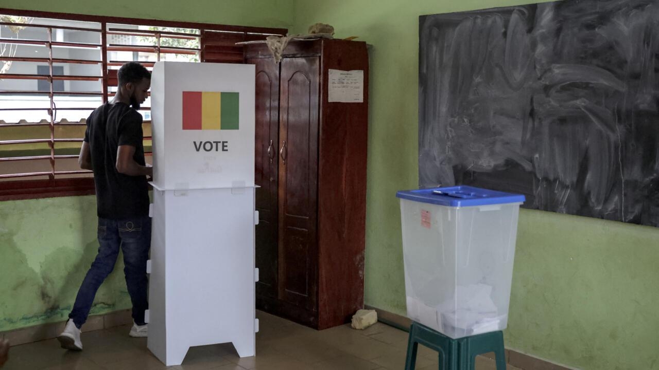 En Guinée la rumeur selon laquelle “si tu ne votes pas, ta carte d’électeur ne sera pas valable” est fausse