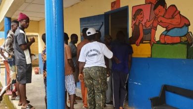 Des retards ont-ils été enregistrés dans l’ouverture de certains bureaux de vote à N’Zérékoré en Guinée ?
