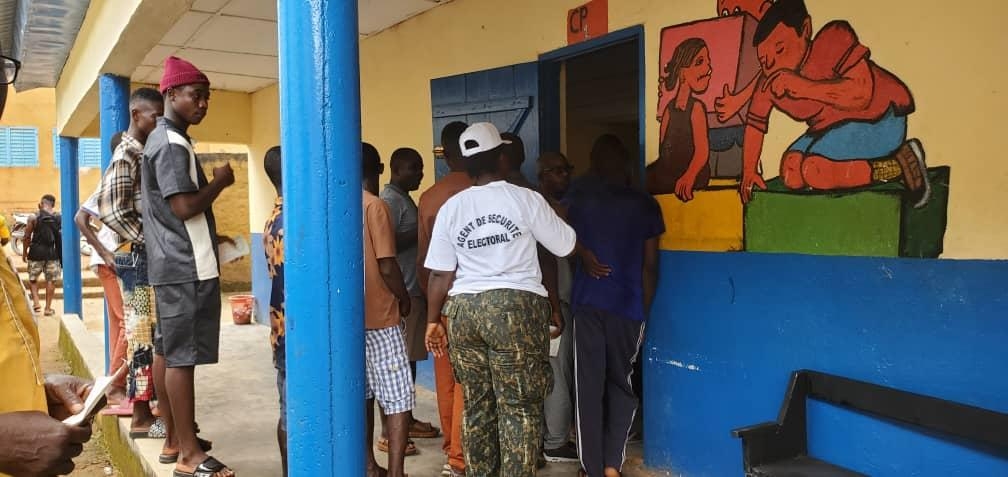 Des retards ont-ils été enregistrés dans l’ouverture de certains bureaux de vote à N’Zérékoré en Guinée ?