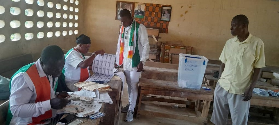 Une vidéo sortie de son contexte pour jeter le doute sur la transparence du vote en Côte d’Ivoire 1 Une vidéo sortie de son contexte pour jeter le doute sur la transparence du vote en Côte d’Ivoire